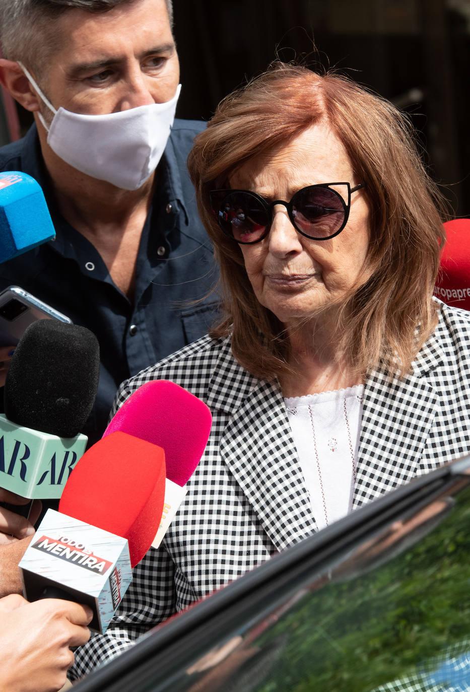 Maria Teresa Campos, junto a sus hijas Terelu y Carmen Borrego.