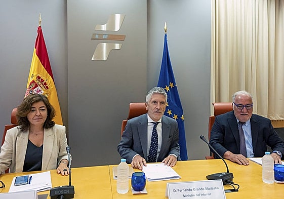 Isabel Goicoechea (Interior), Fernando Grande-Marlaska (Interior) y Pere Navarro (DGT)
