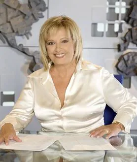 Imagen secundaria 2 - Arriba, en 'Pasa la vida', de La 1. Debajo, en 'Cada día', en 2005, junto al actor Fran Reyes, de 'Pasión de gavilanes', y en 'La mirada crítica', en Telecinco, en 2008.