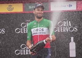 Ganna vence en la crono y Kuss mantiene el liderato