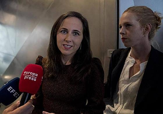 Ione Belarra y Lilith Verstrynge en el acto de aniversario del Consejo de la Juventud de España.