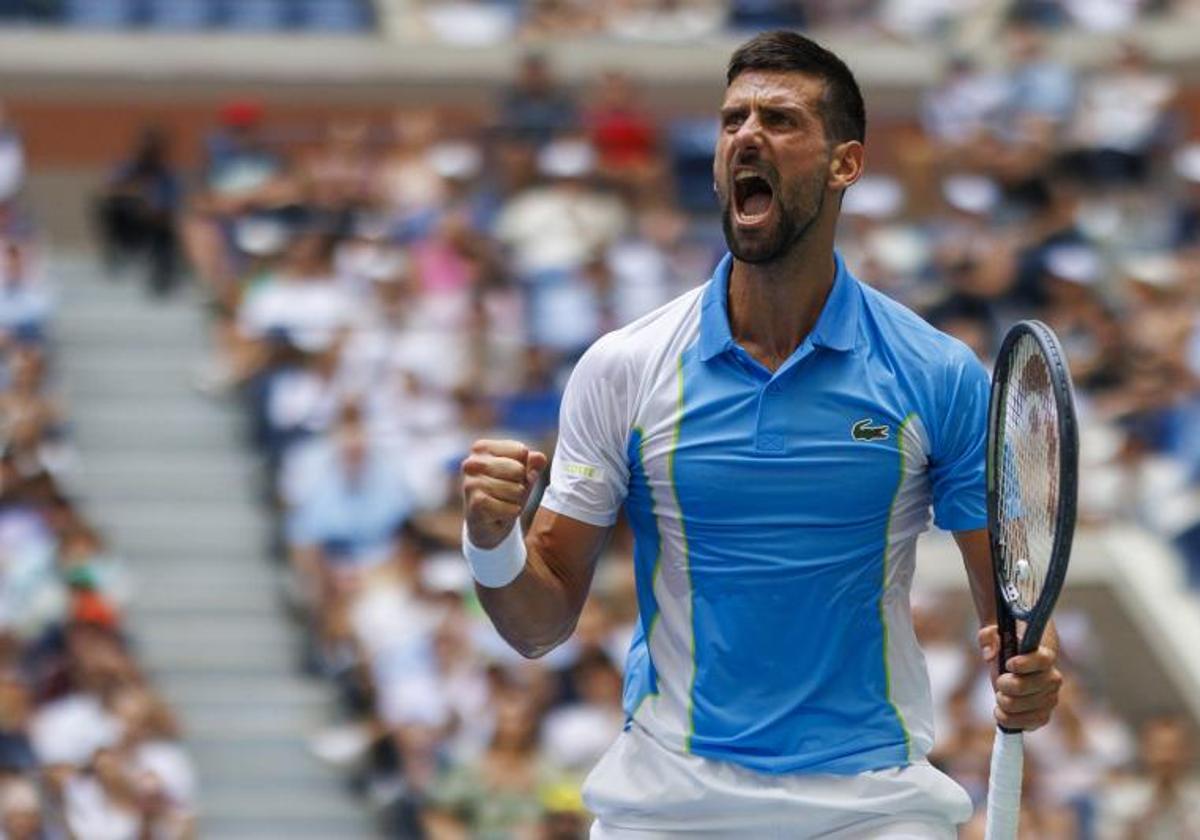 Novak Djokovic celebra su victoria ante Taylor Fritz