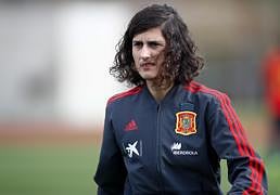 La vida íntima de Montse Tomé, la sustituta de Jorge Vilda: asturiana, montañera y familiar