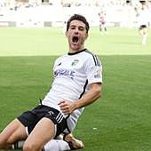 Curro da la victoria al Burgos de penalti y complica al Eibar