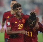 A la 'Next Generation' no le quema el peso de La Roja