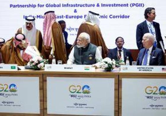 El príncipe heredero de Arabia Saudita, Mohammed bin Salman Al Saud, el primer ministro indio, Narendra Modi, y el presidente estadounidense, Joe Biden, en la reunión del G20