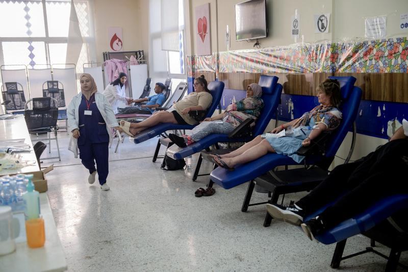 Marakeş'teki bir hastanede görülen bu görüntüde, depremde yaralananları kurtarmak için kan bağışı zorunlu hale geldi.