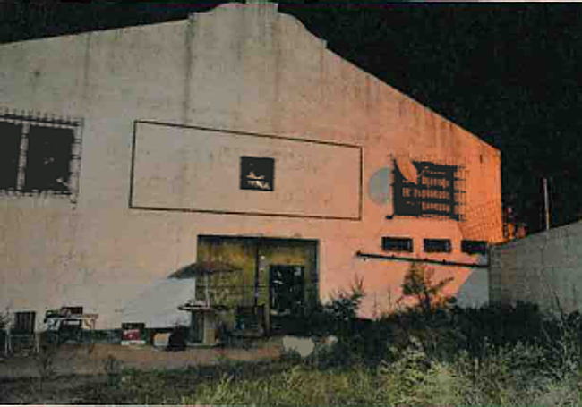 La pareja había okupado una antigua nave industrial en Málaga y la habían convertido en su hogar.