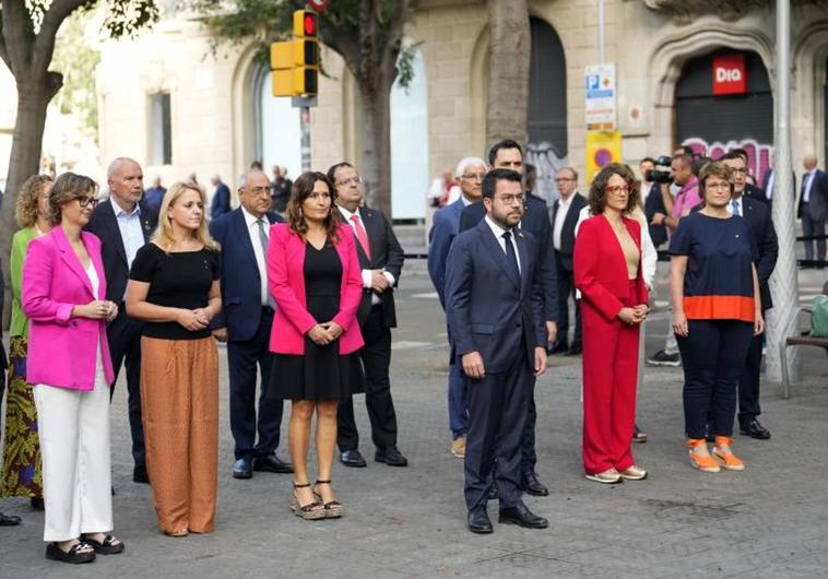 Ofrenda floral en el monumento a Rafael Casanovas