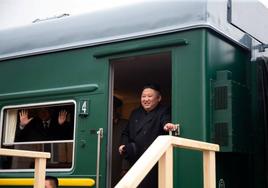Kim Jong-un a bordo de su tren blindado cuando viajaba a Rusia en 2019