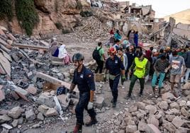 La ONG Bomberos Unidos sin Fronteras continúa buscando supervivientes bajo los escombros de Marruecos