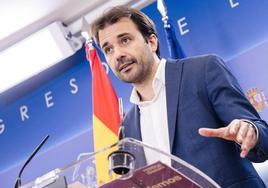 Javier Sánchez Serna durante su rueda de prensa este jueves en el Congreso.