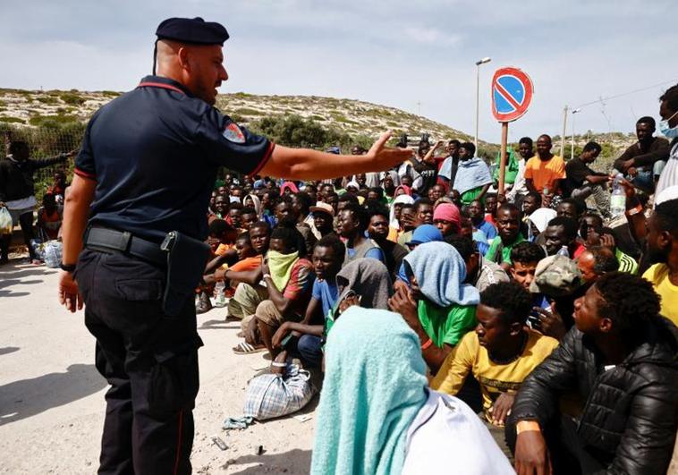 Von der Leyen visitará Lampedusa este domingo junto a Meloni tras la llegada masiva de migrantes