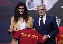 Montse Tomé, junto a Pedro Rocha en su presentación como seleccionadora.