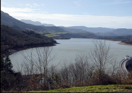 Vista el embalse de Ordunte.