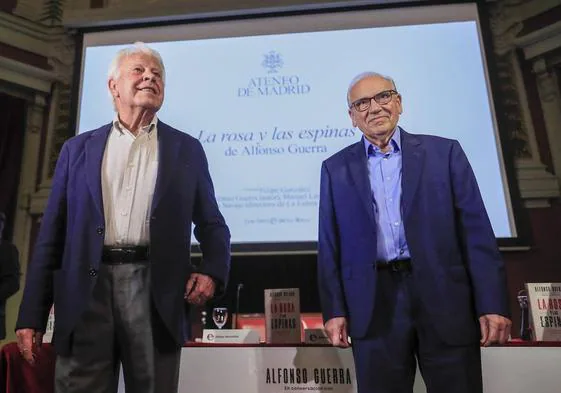 Felipe González y Alfonso Guerra, este miércoles en la presentación del libro del segundo.