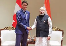 Trudeau y Modi se saludan durante la cumbre del G-20.