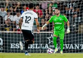 El Eibar inicia su remontada a costa del Cartagena