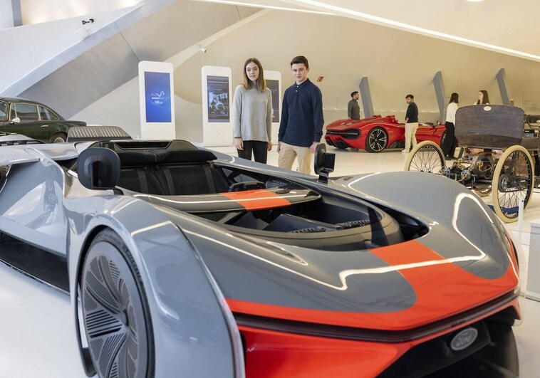 Mobility City estrena el único museo de coches del mundo instalado en un puente
