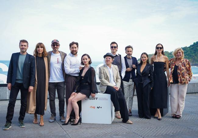 El equipo de 'Camilo Superstar' en San Sebastián.