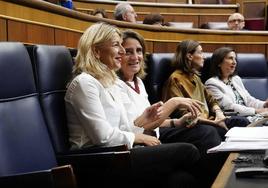 Yolanda Díaz ocupa su escaño en la bancada azul del Congreso durante la segunda sesión de invesituda.