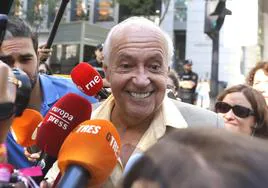 El productor televisivo José Luis Moreno atiende a los medios este miércoles, tras comparecer como investigado en la Audiencia Nacional.