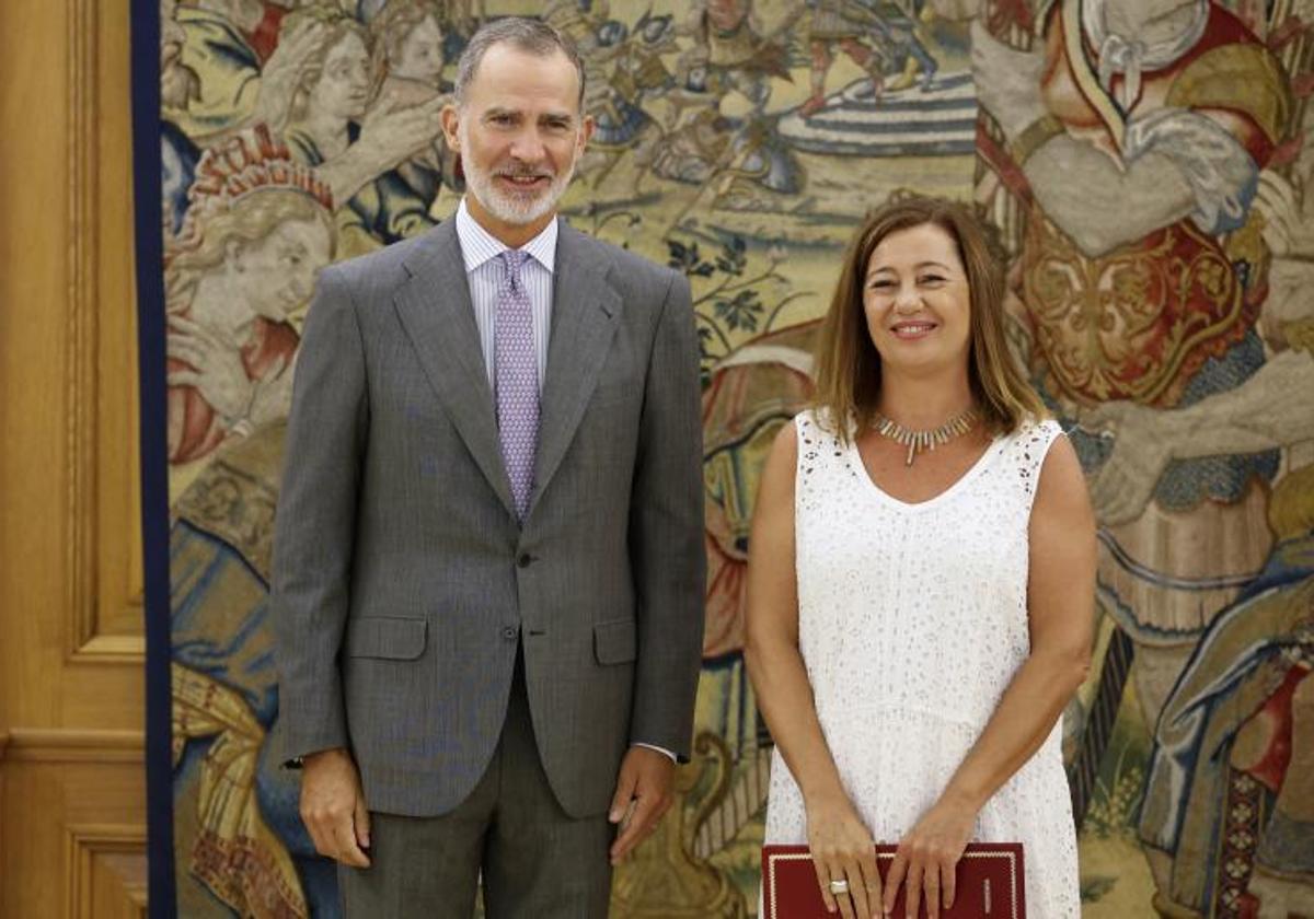 La nueva presidenta del Congreso, la socialista Francina Armengol, se ha reunido este viernes con el rey Felipe VI.