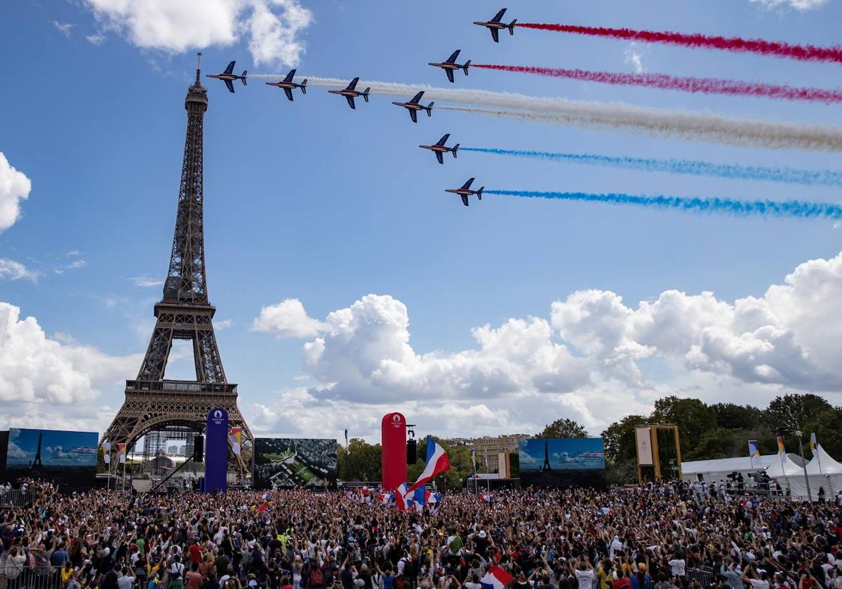 Ceremonia de entrega de los Juegos Olímpicos de Tokio 2020 a París 2024 en París.