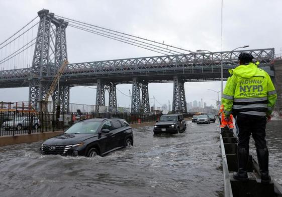 Lluvias récord en Nueva York inundan y colapsan la ciudad