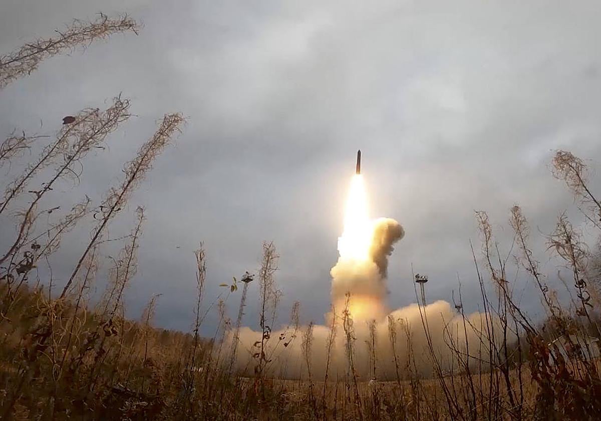 Rusia prueba un misil balístico intercontinental durante los ejercicios realizados por las fuerzas nucleares estratégicas del país en 2022.