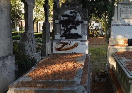 Atacan con heces y pintura la tumba de Fernando Buesa, asesinado por ETA en Vitoria