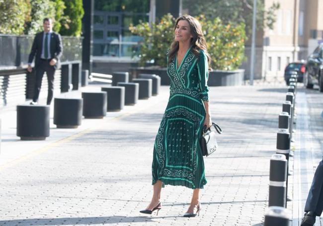 La reina Letizia a su llegada al acto esta mañana.