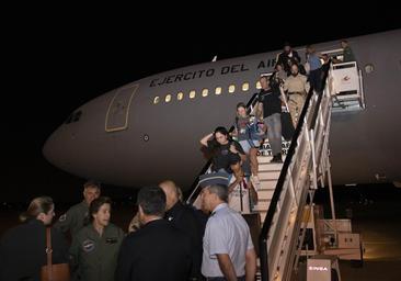 Llega a Madrid el primer avión militar desde Israel con más de 200 españoles