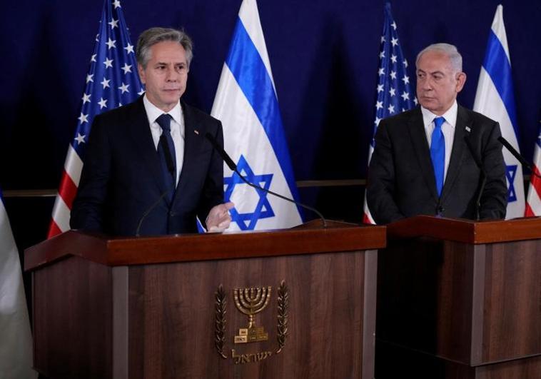 El secretario de Estado de EE UU, Antony Blinken, y el primer ministro israelí, Benjamín Netanyahu, tras su reunión este jueves en Tel Aviv.