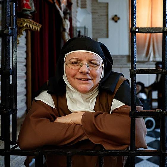 Sor Jennifer reza para que no la 'clausuren'