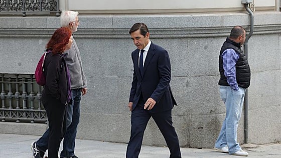 El presidente del BBVA se desvincula de Villarejo y asegura que el banco «está colaborando»