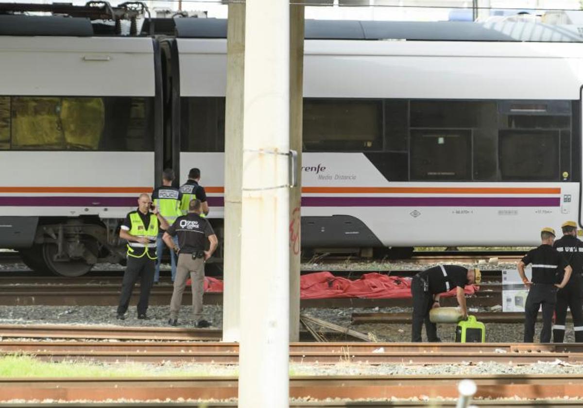 Álvaro rechazó un cargador en la estación: «Creo que el móvil no funciona»