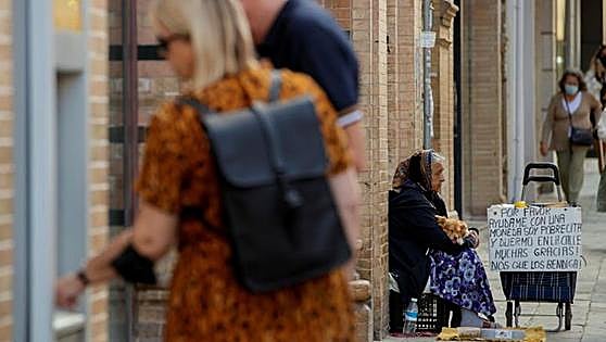 La pobreza retrocede en España