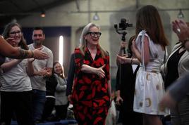 Meryl Streep, a su llegada al acto con alumnos de Secundaria en Oviedo.