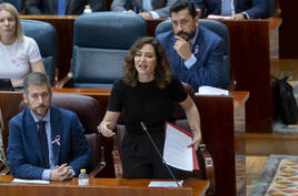 La presidenta de la Comunidad de Madrid intervien en el pleno de este jueves