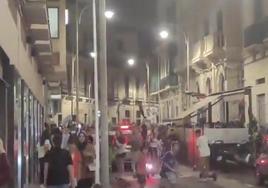 Imagen de los disturbios frente a la sinagoga de Melilla la noche del miércoles