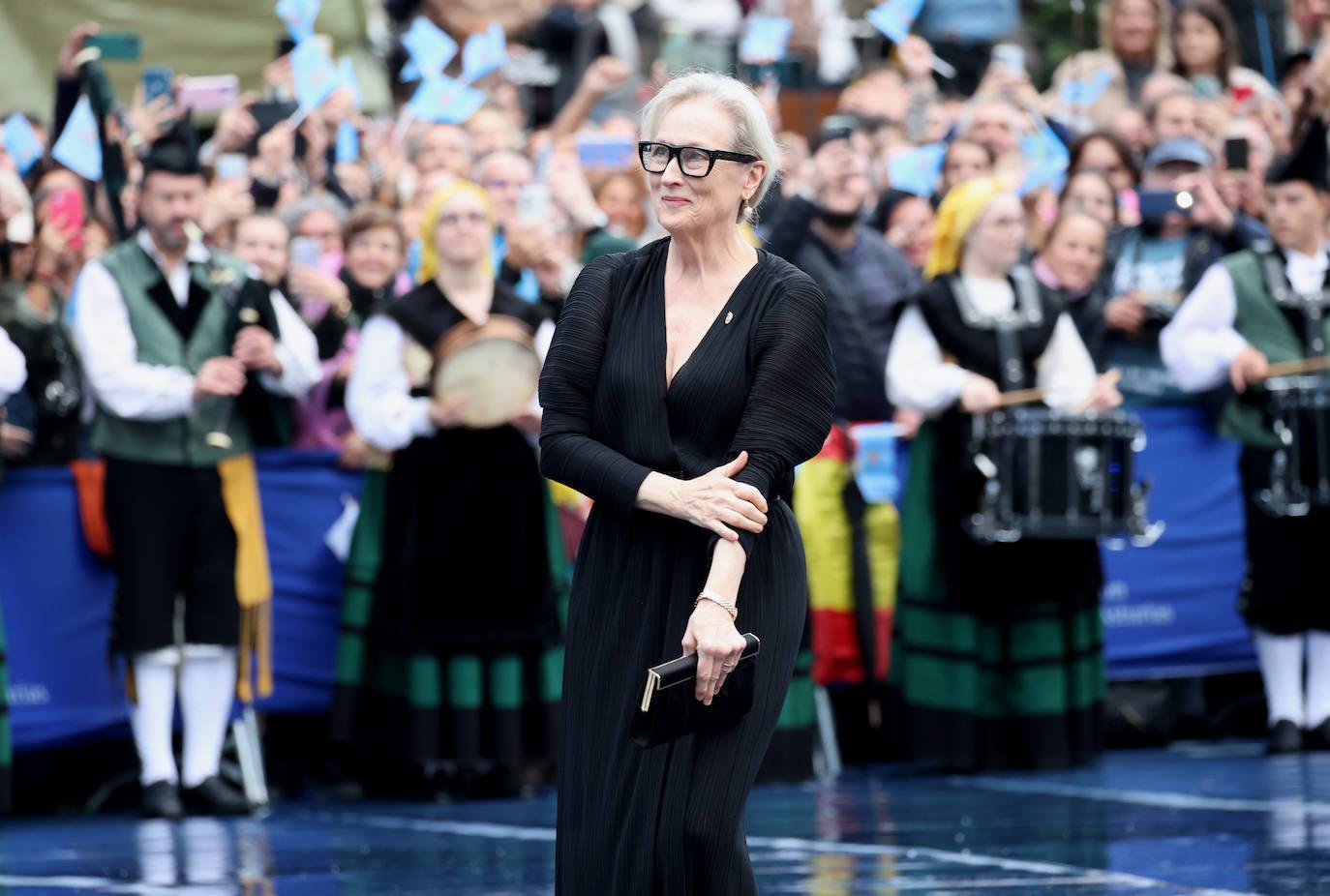 Meryl Streep llega entra la música de los gaiteiros a la ceremonia.