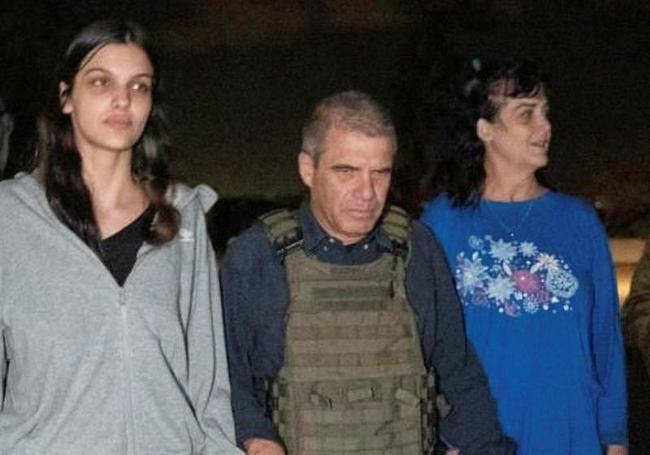 Judith y Natalie a su llegada a Israel, una vez liberadas