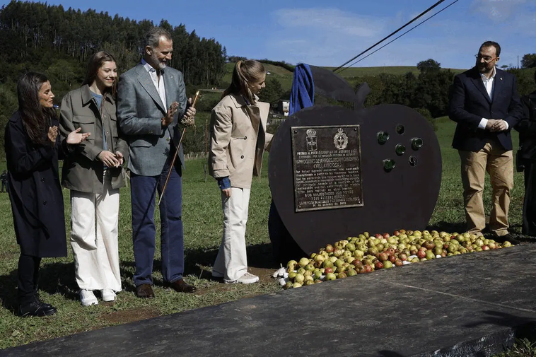 La Familia Real, este sábado en su visita al concejo asturiano de Villaviciosa.