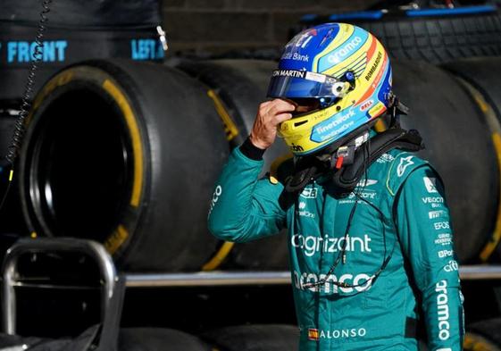 Fernando Alonso, en el box de Aston Martin durante la clasificación del GP de Estados Unidos.