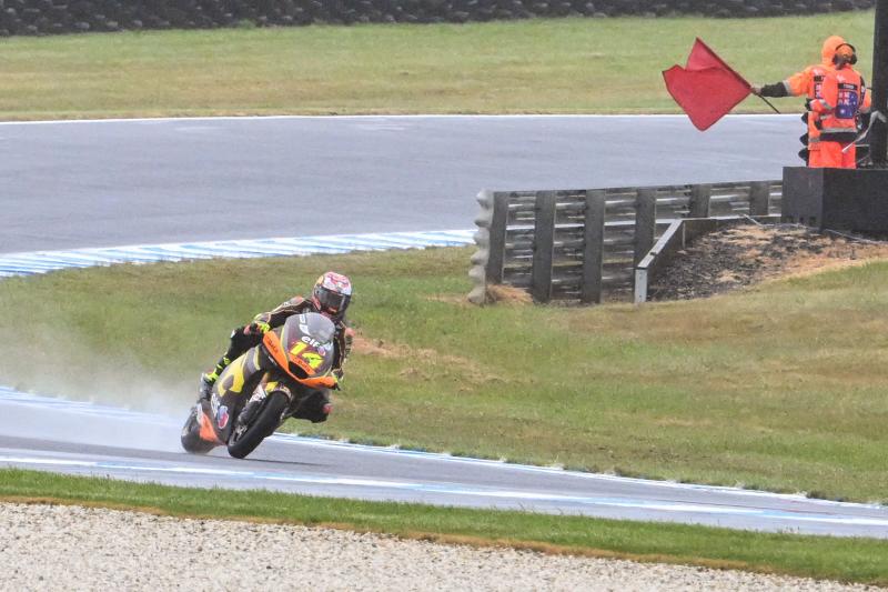 Tony Arbolino ganó la carrera tras mostrarse la bandera roja.