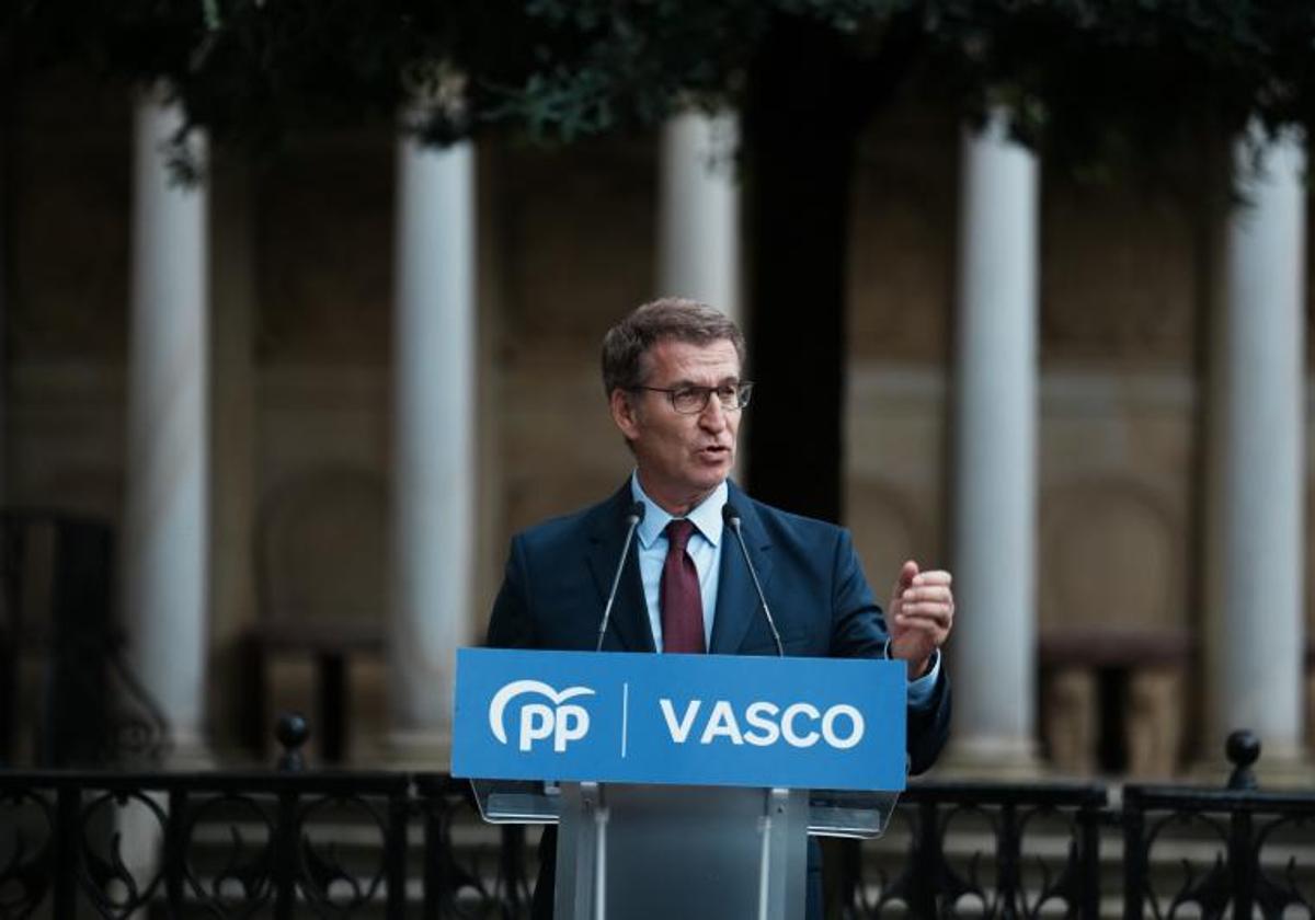 Feijóo llama al PP vasco a ser baluarte del autonomismo ante el PNV y Sánchez