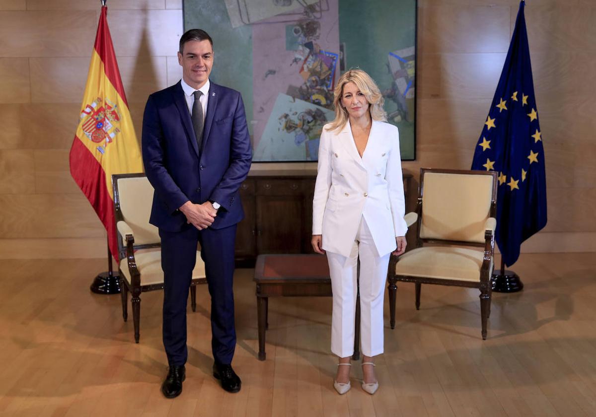 Pedro Sánchez y Yolanda Díaz, el pasado 4 de octubre, durante la ronda de contactos para la investidura.