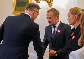 El presidente polaco, Andrzej Duda, al reunirse este martes en Varsovia con el líder de la opositora Plataforma Cívica, el liberal Donald Tusk.