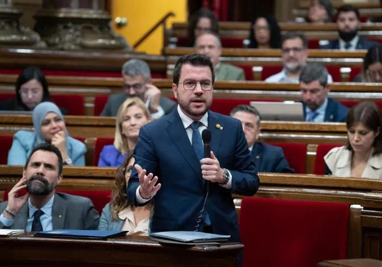 El presidente de la Generalitat, Pere Aragonès, durante una sesión plenaria en el Parlament hoy.